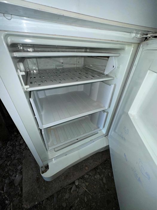 Продам холодильник Indesit