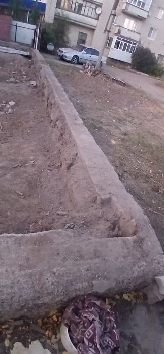 Отдам фундамент на бут. В центре города. Самовывоз