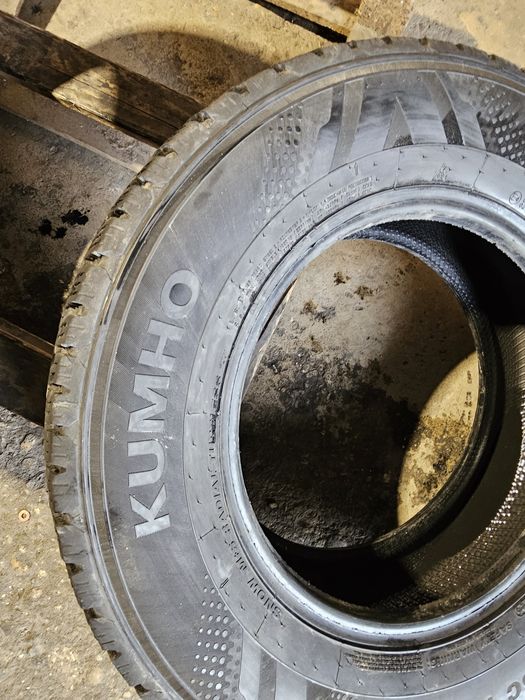 2 anvelope iarna 215 70 15C Kumho 2025