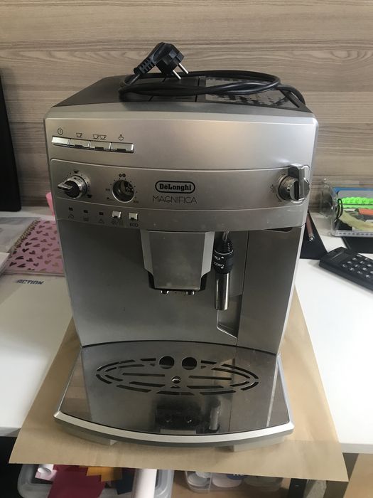 Expresor DeLonghi Magnifica