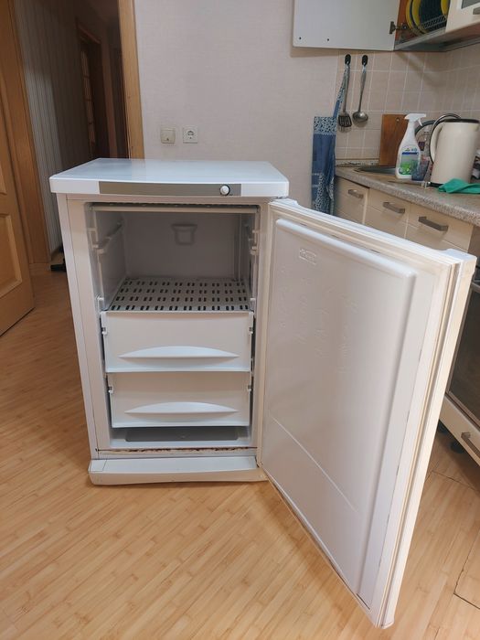 Продам морозильник