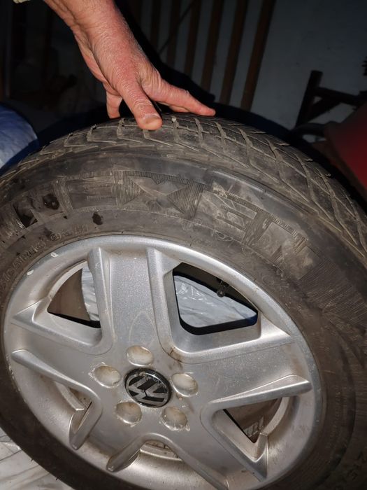 Vând set roti, jante plus anvelope VW Tiguan, 215/65/R16