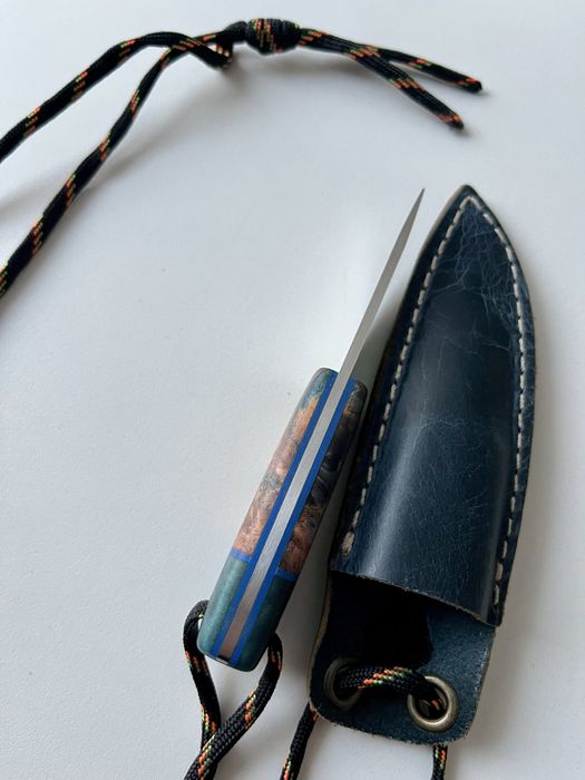 Нож шейный. Шейник. Для ношения на шее.