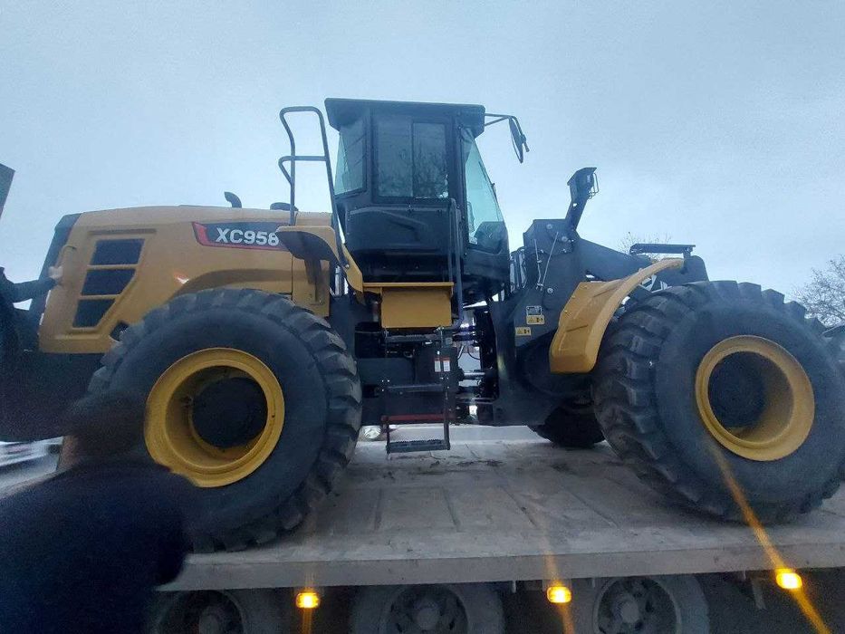 Фронтальный погрузчик XCMG XC958 со стандартным ковшом 3,2 м³