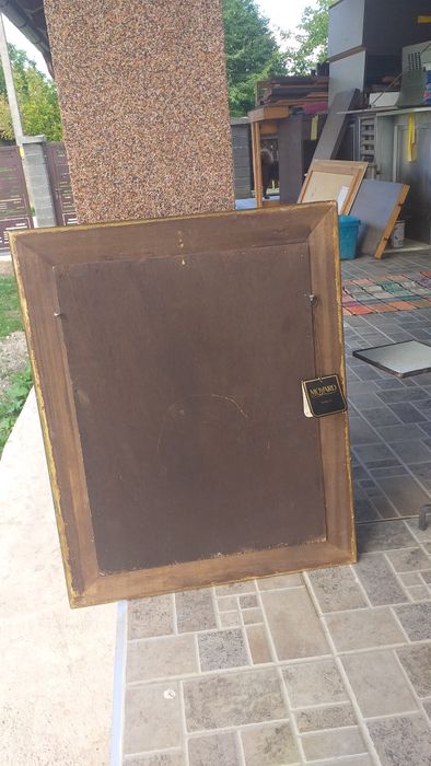 Oglinda cu ramă de lemn