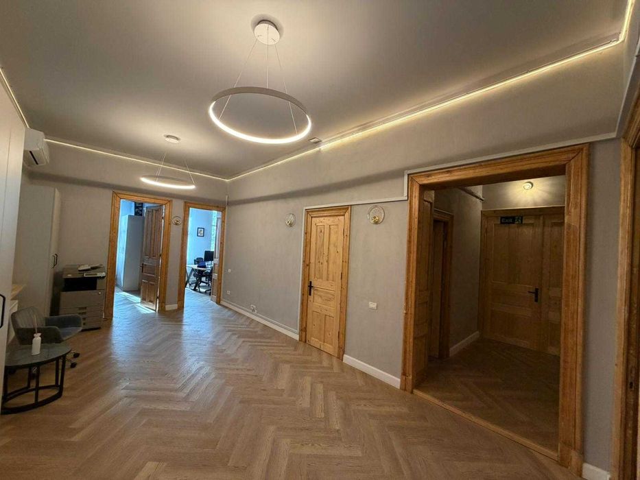 Inchiriez spatiu 5 camere Peninsula