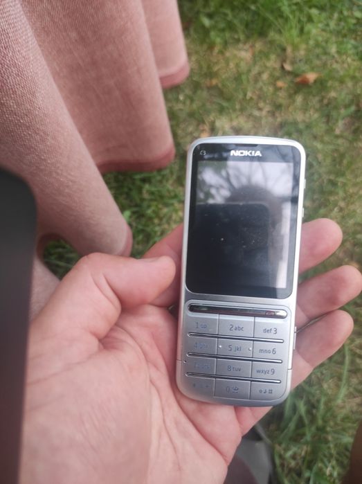 Nokia 925 și Nokia C3 01