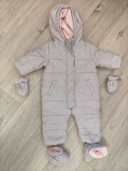 Vând combinezoane bebe