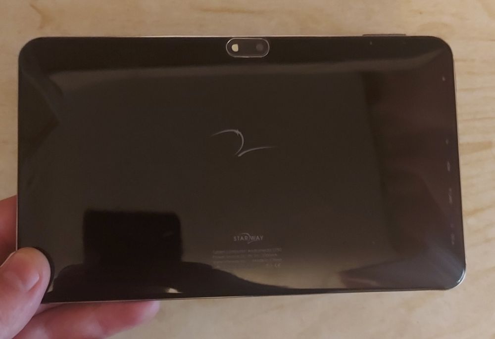 Китайский планшет с неисправным акумулятором. 5000т.