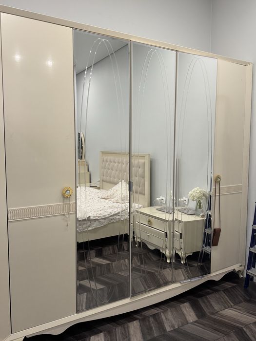 Спальный гарнитур