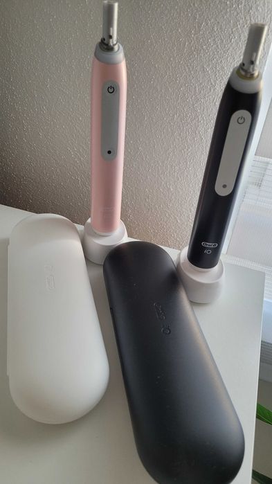 Vând periuțe electrice Oral-B