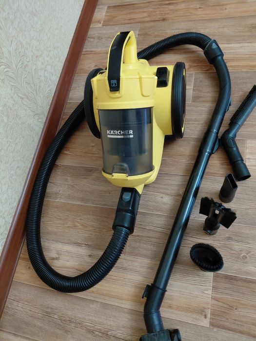 Пылесос karcher в со всеми насадками