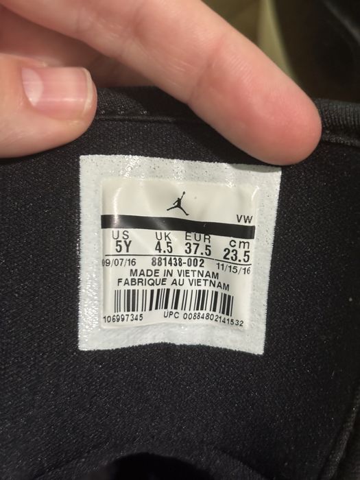 Продавам оригинални кожени кецове на Jordan