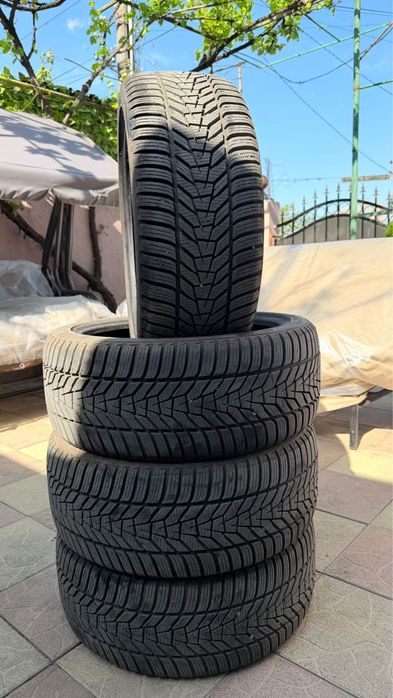 cauciucuri iarnă Hankook Winter i*Cept evo3 225/40 R18 – stare foarte bună