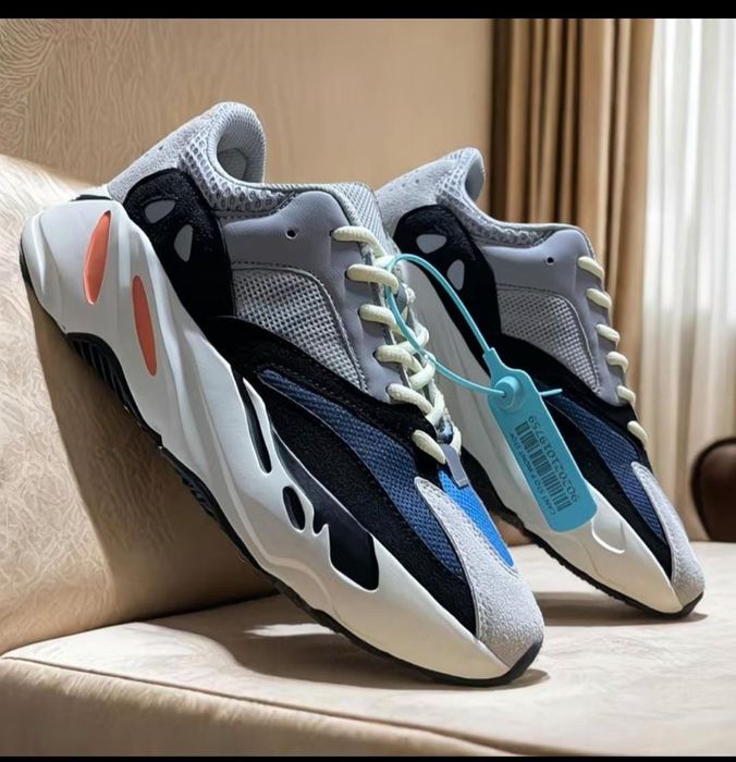 Продам красовки женские