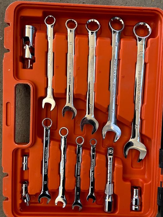 Продам комплект ключей