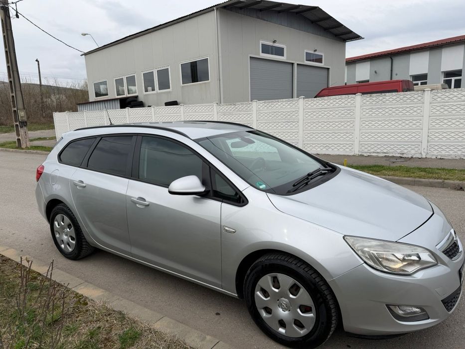 Opel astra j an 2011