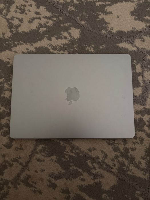 Apple MacBook Air 13 2025 / 16 Гб / SSD 512 Гб