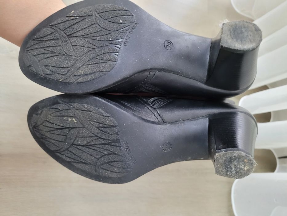 Cizme negre din piele lungi