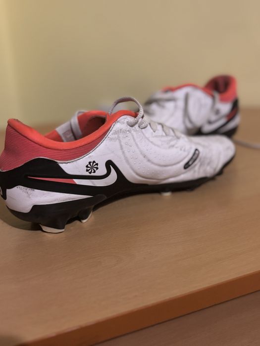 Бутонки Nike и Adidas