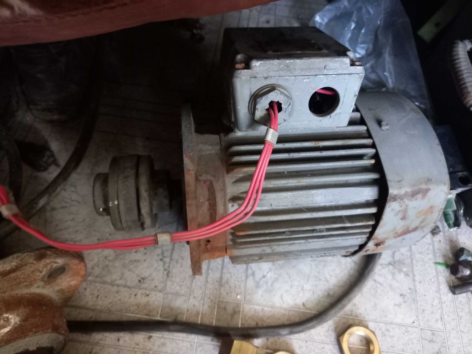 Трифазни електрически двигатели