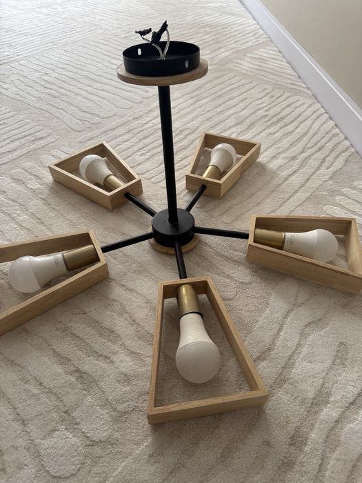 Продам люстру в отличном состоянии