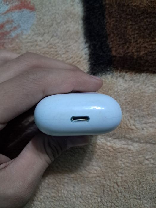 Эир подс .не знаю какой