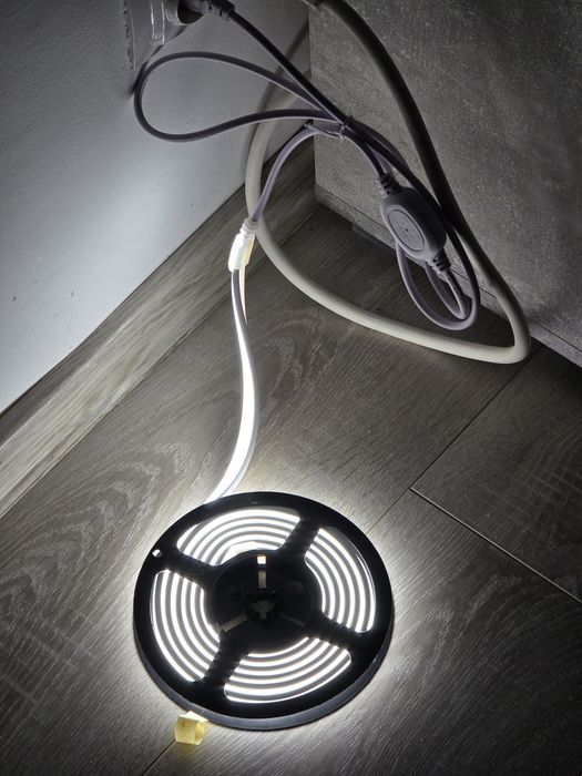 Bandă LED COB 230V IP67 exterior 2 metri – alb rece 6000K, cu priză
