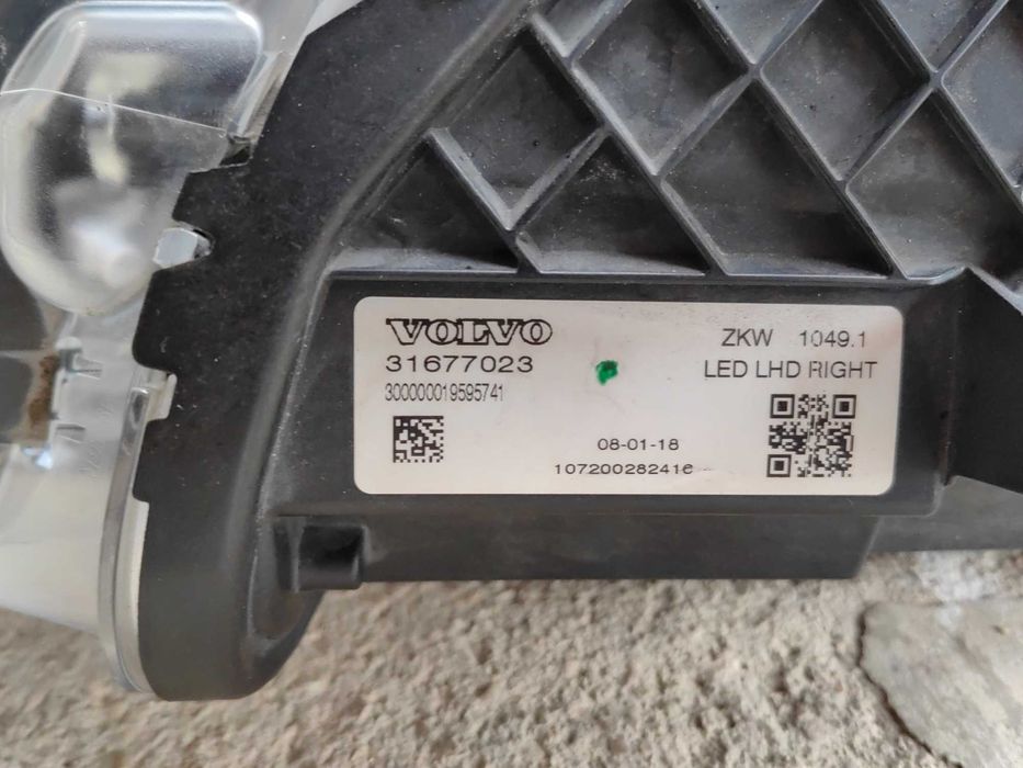 Фар Volvo V40 LED десен / Фар Волво В40 Оригинален