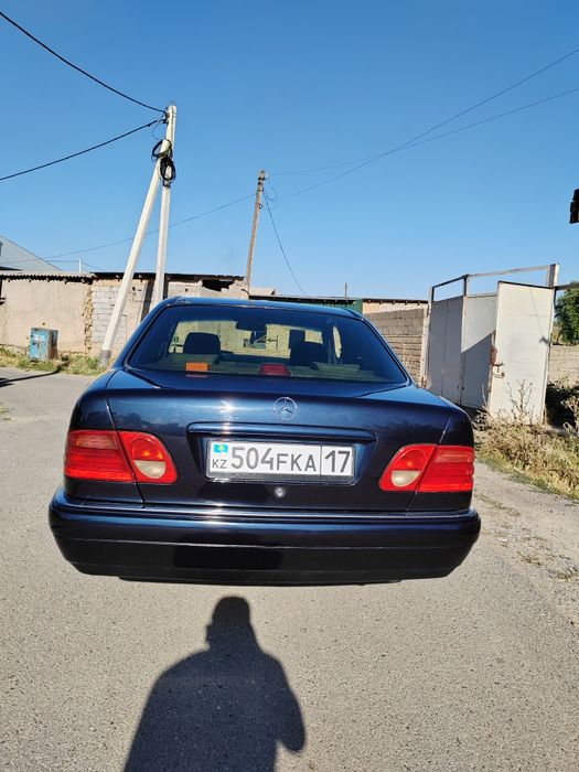 Мерседес Бенз Е320