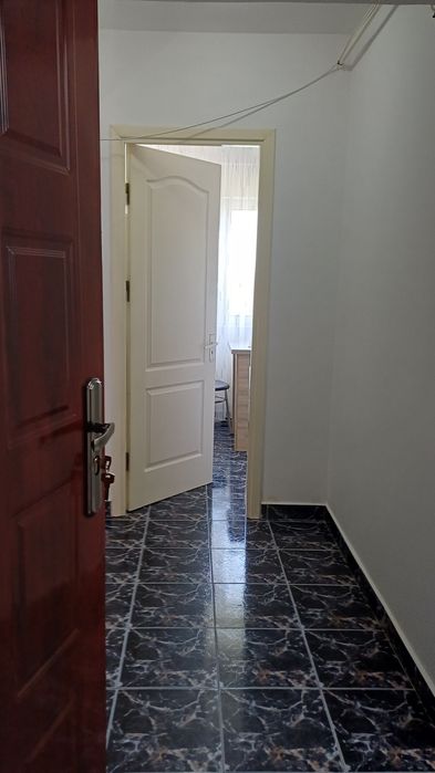 Închiriez garsoniera