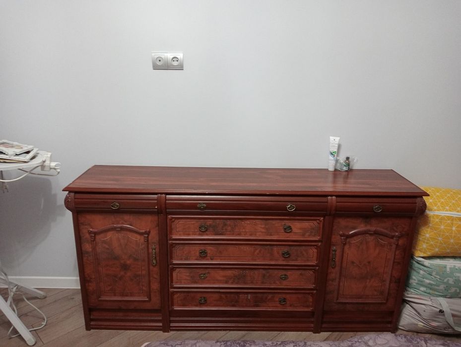 Кухонный мебель сервант