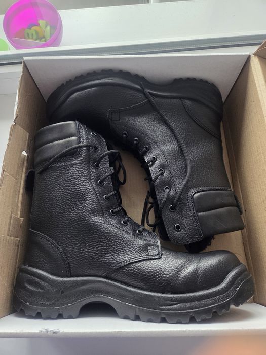 Продам мужские берцы новые