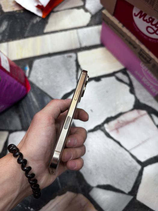 продам iphone 16 pro
