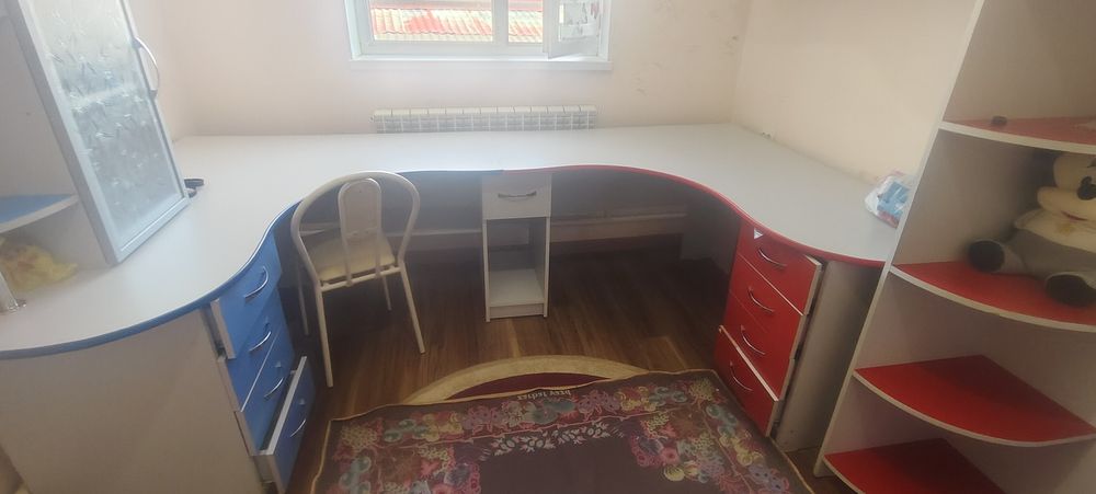 Детский писменный стол