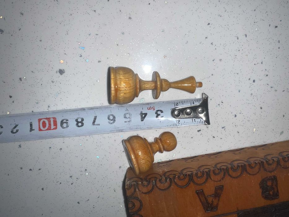 Шах с дървени фигури