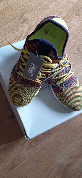 Продават се чисто нови обувки ADIDAS PHARRELL WILLIAMS Mult-color