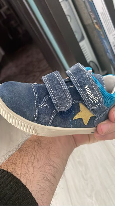 Adidasi    /Albastri /Albi