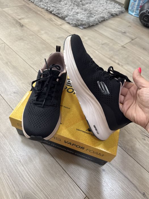 Маратонки skechers 37,5