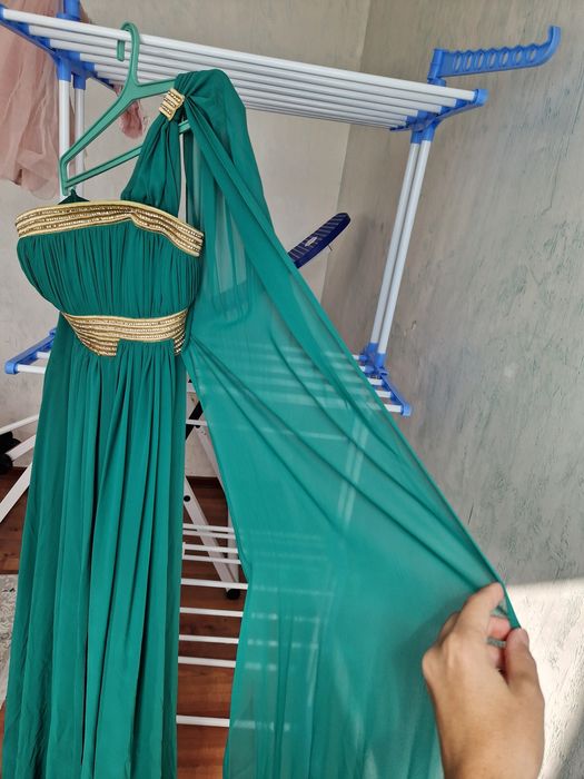 Продам платья вечерние