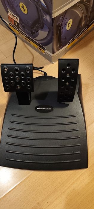 Trustmaster Ferrari Force Feedback Волан за рейсинг игри