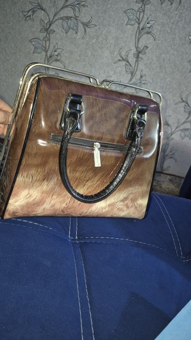 Продаётся сумка лакированная