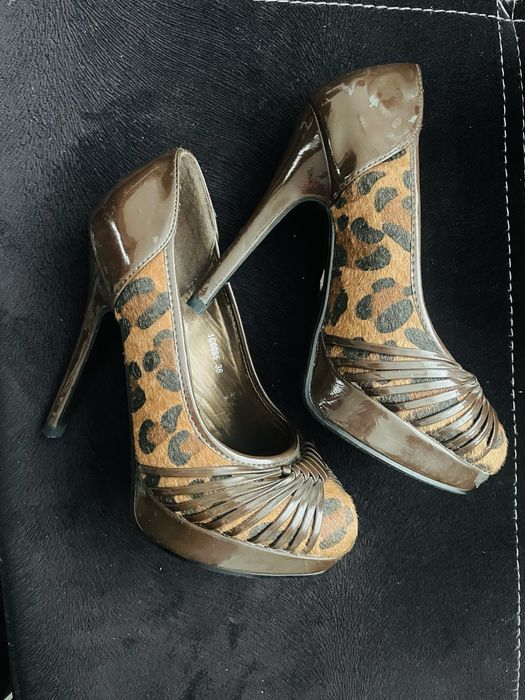 Обувки с висок ток