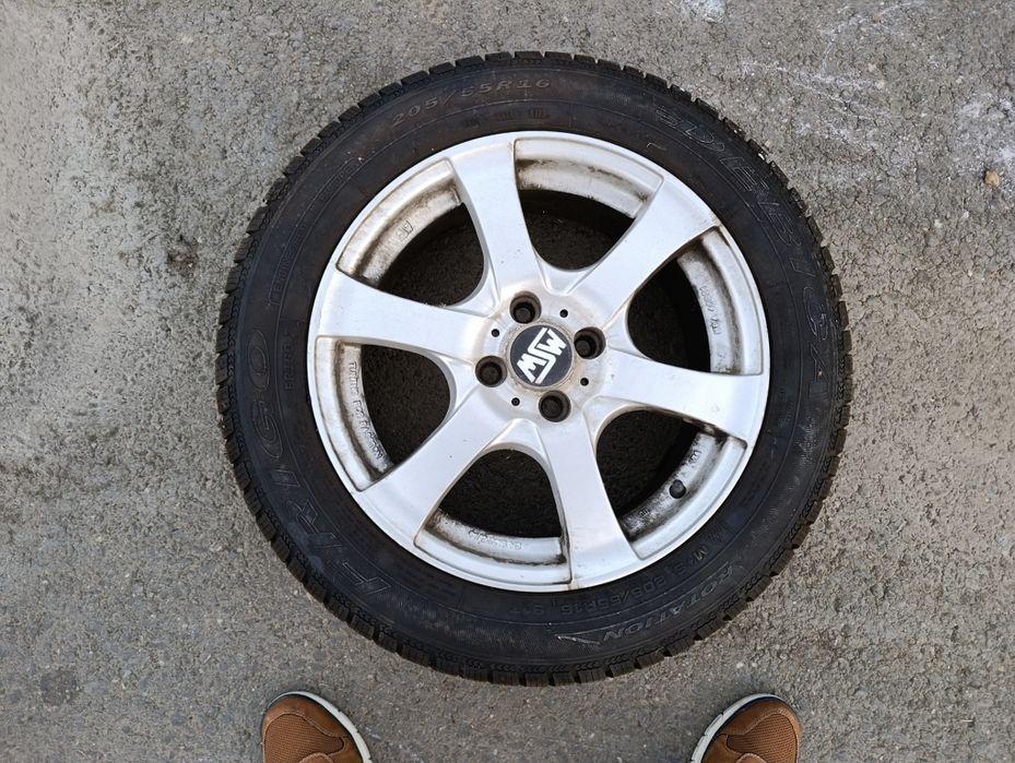 Jante aliaj cu anvelope iarnă 205/55/r16 folosit doar jumătate de sezo