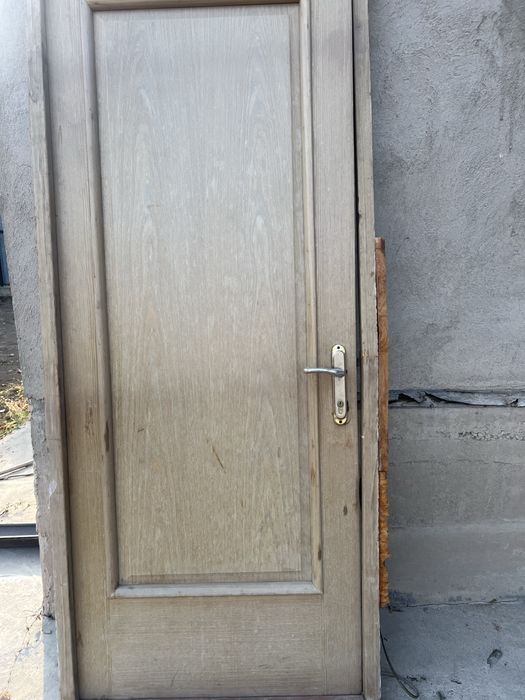 Дверь деревянная