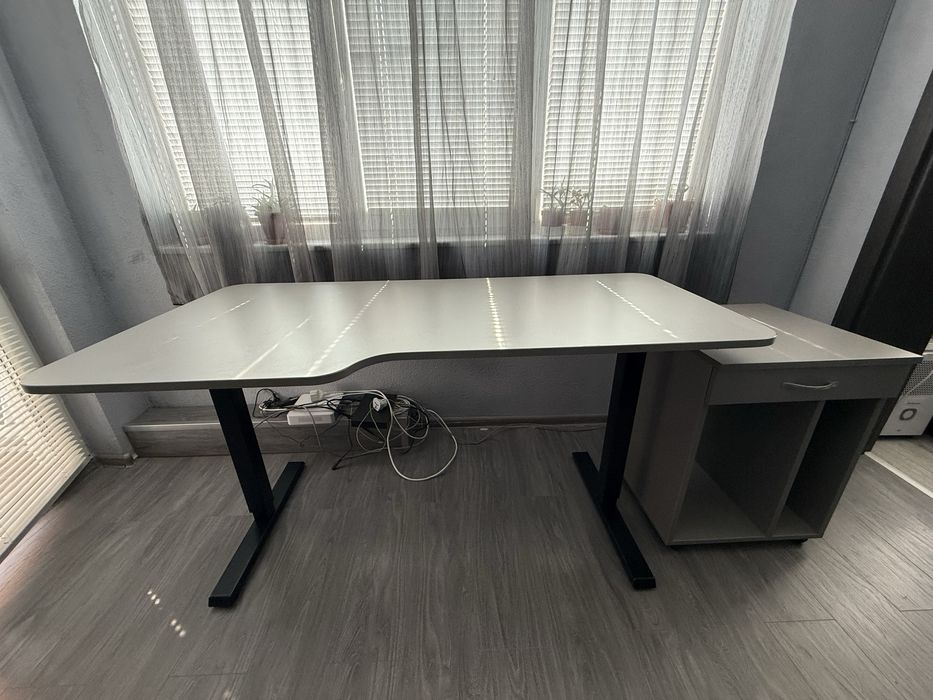 Геймърско бюро Standing Desk + Модул за PC/PS5 + Геймърски стол