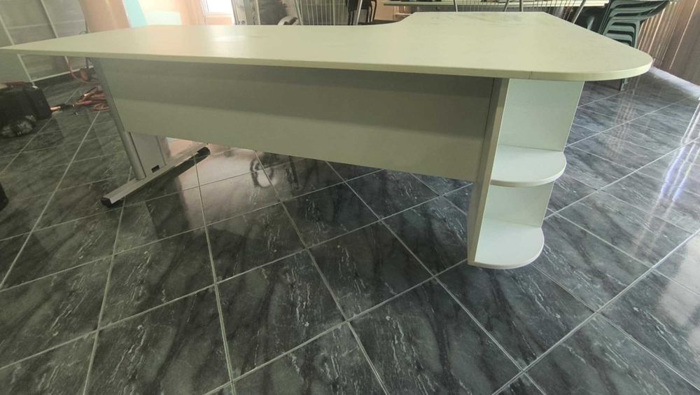 Офис бюра шкаф и количкаи за компютри