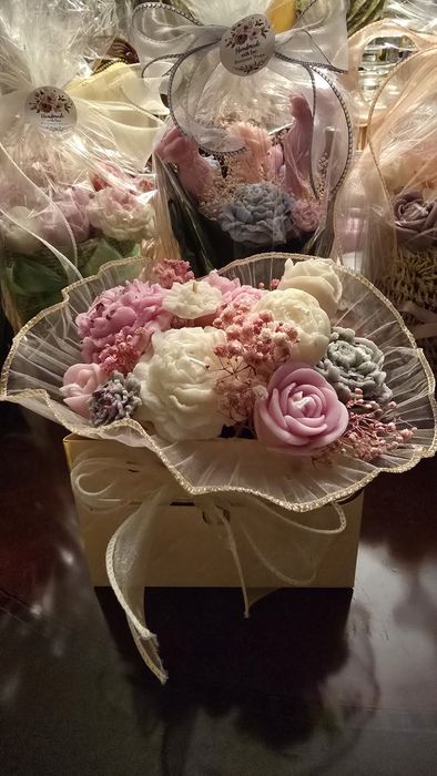Buchet flori de ceară naturală(soia), handmade ideal pentru cadouri