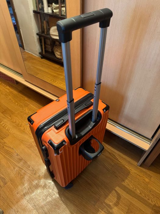 Продам дорожный чемодан