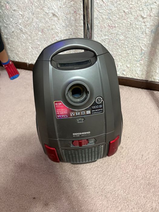 Пылесос REDMOND 800.000